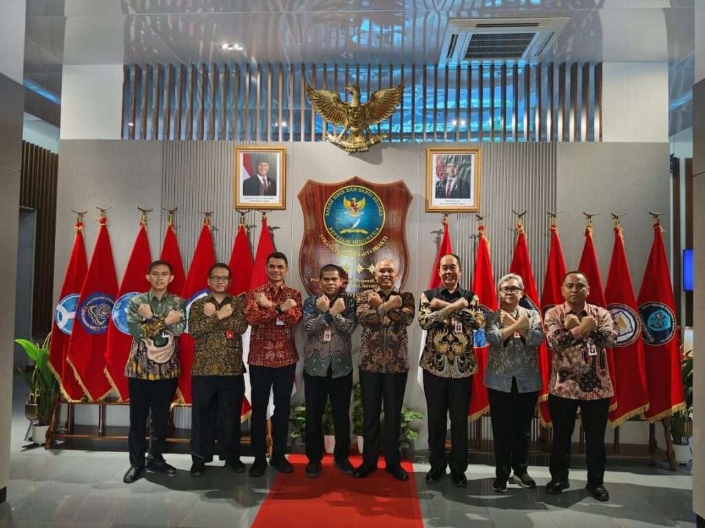 Foto bersama Dr. Taufiq A. Gani dan jajaran pimpinan BSSN setelah audiensi
